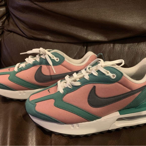 Nike Women's Air Max - Picture 1 of 2